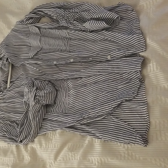 Zara Woman Blue and White Striped button down. Size small. - Picture 3 of 3